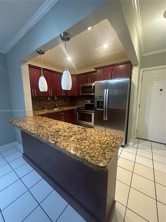 1275 W 35th St in Hialeah, FL - Building Photo