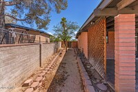 612 W Placita De La Poza in Tucson, AZ - Building Photo - Building Photo