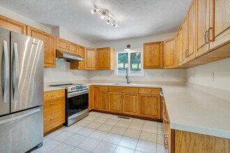 504 Cedar Orchard Dr W in Blacksburg, VA - Building Photo - Building Photo