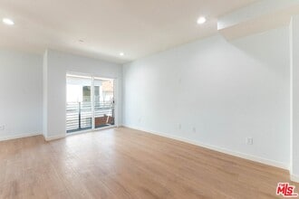 756 N Ridgewood Pl in Los Angeles, CA - Building Photo - Building Photo