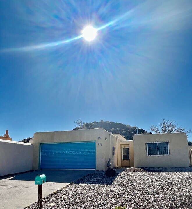 4976 Quail Ridge Dr NW in Albuquerque, NM - Foto de edificio