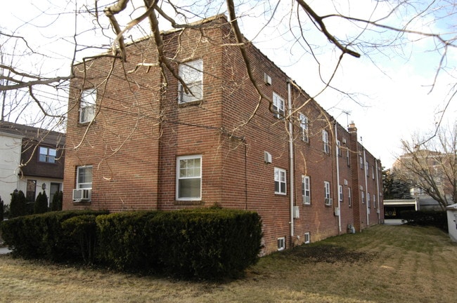 28 Llanfair Rd in Ardmore, PA - Building Photo - Building Photo