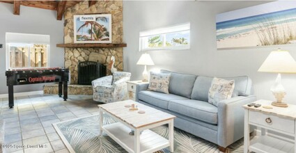 8156 Ridgewood Ave in Cape Canaveral, FL - Foto de edificio - Building Photo
