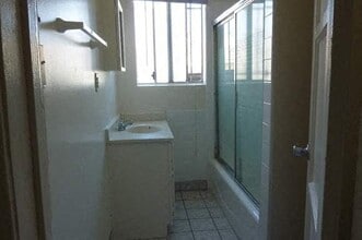 124 Sloan in Compton, CA - Building Photo - Building Photo