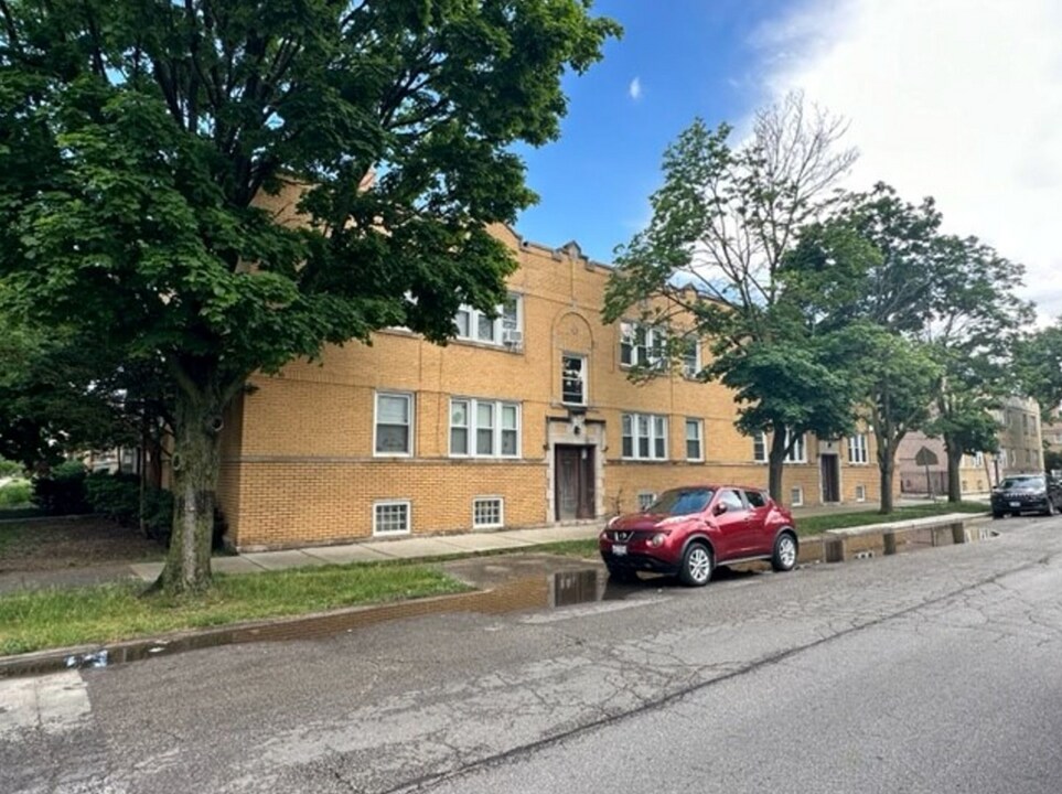 5355 W Nelson St in Chicago, IL - Building Photo