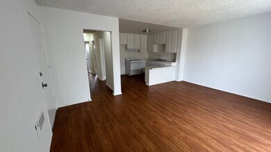 Walker Gardens in Buena Park, CA - Building Photo - Interior Photo