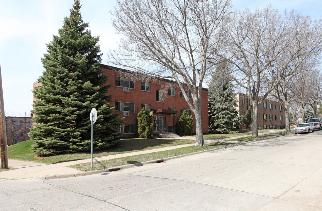 Columbia Park Apartments in Minneapolis, MN - Building Photo