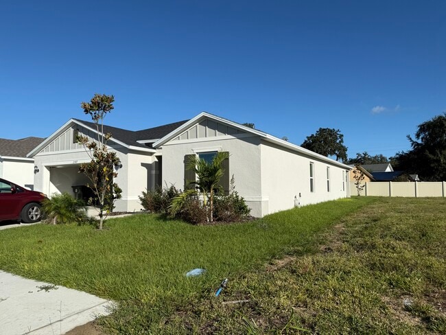 2547 Zachary Taylor Wy in Highland City, FL - Building Photo - Building Photo