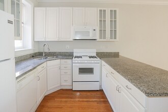 3852 N Southport Ave, Unit 2 in Chicago, IL - Building Photo - Building Photo