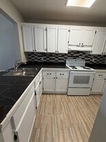 2570 W 67th Pl in Hialeah, FL - Building Photo