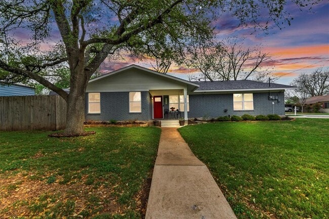 property at 1701 Davis St