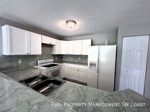 774 Holmes Ave in Lehigh Acres, FL - Building Photo - Building Photo