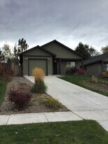 21283 Thornhill Ln in Bend, OR - Building Photo