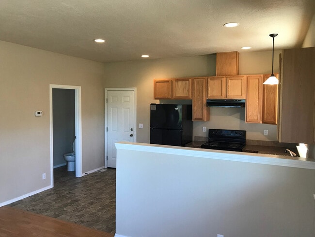 2556 Bailey Hill Rd in Eugene, OR - Building Photo - Building Photo