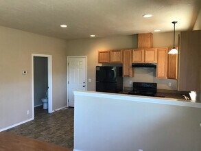 2556 Bailey Hill Rd in Eugene, OR - Building Photo - Building Photo