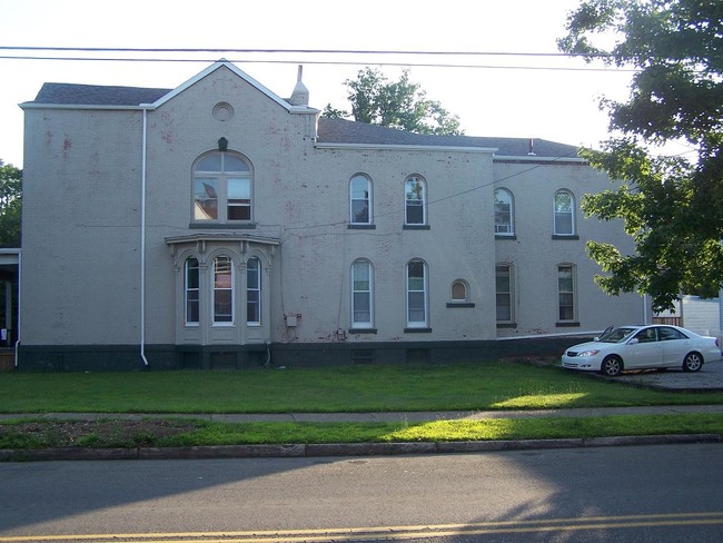 606 W 8th St in Erie, PA - Foto de edificio - Building Photo