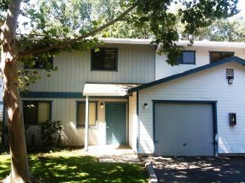 Paradise Townhomes in Chico, CA - Building Photo