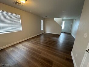 5255 Broadlake Ln in Las Vegas, NV - Building Photo - Building Photo
