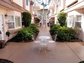 3970 Ingraham St in San Diego, CA - Building Photo - Building Photo