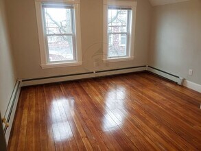 106 Boston Ave in Somerville, MA - Building Photo - Building Photo