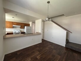 Turtle Hill Townhomes in Kansas City, KS - Building Photo