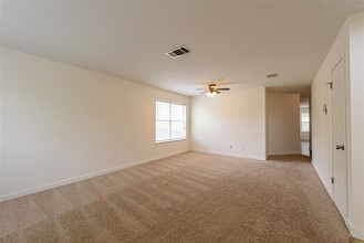 8101 Landsman Dr in Austin, TX - Building Photo - Building Photo