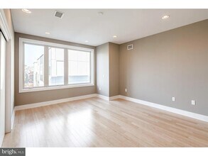 819 Montrose St in Philadelphia, PA - Building Photo - Building Photo