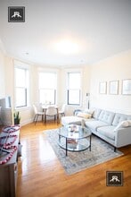 1342 Commonwealth Ave in Boston, MA - Building Photo - Building Photo