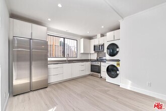 536 N Oxford Ave in Los Angeles, CA - Building Photo - Building Photo