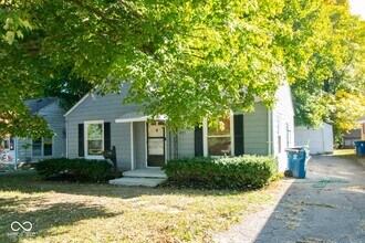 4923 Carvel Ave in Indianapolis, IN - Foto de edificio - Building Photo