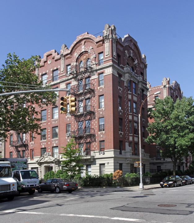 Royal Castle Apartments in Brooklyn, NY - Building Photo