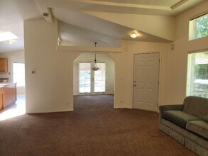 10720 Central Valley Rd NE in Poulsbo, WA - Building Photo - Building Photo