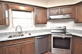 126 Rollingwood St in Baytown, TX - Building Photo - Building Photo