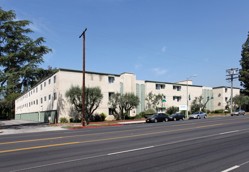 Northridge Pointe Apartments in Northridge, CA - Building Photo