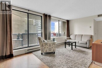 470 Laurier Ave W in Ottawa, ON - Building Photo - Building Photo