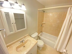 525 Conway Rd in Orlando, FL - Foto de edificio - Building Photo