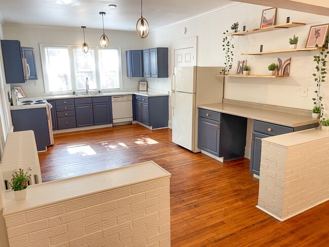 3120 Cottage Grove Ave, Unit Apt 2 in Des Moines, IA - Building Photo - Building Photo