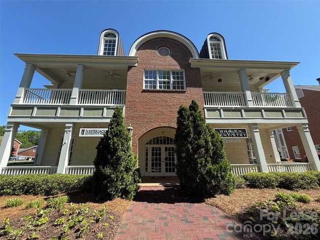 21025 Catawba Ave in Cornelius, NC - Building Photo - Building Photo