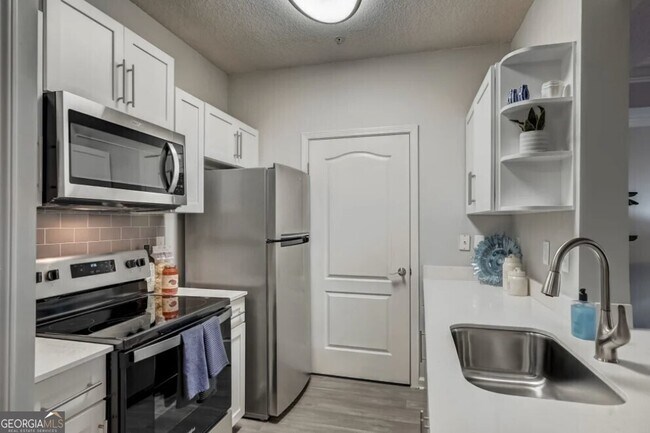 property at 2900 Pharr Ct S Northwest