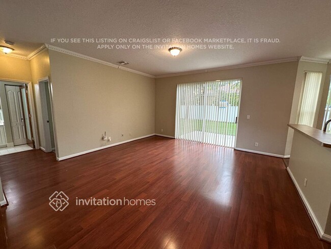 1560 SW 194th Ave in Pembroke Pines, FL - Building Photo - Building Photo