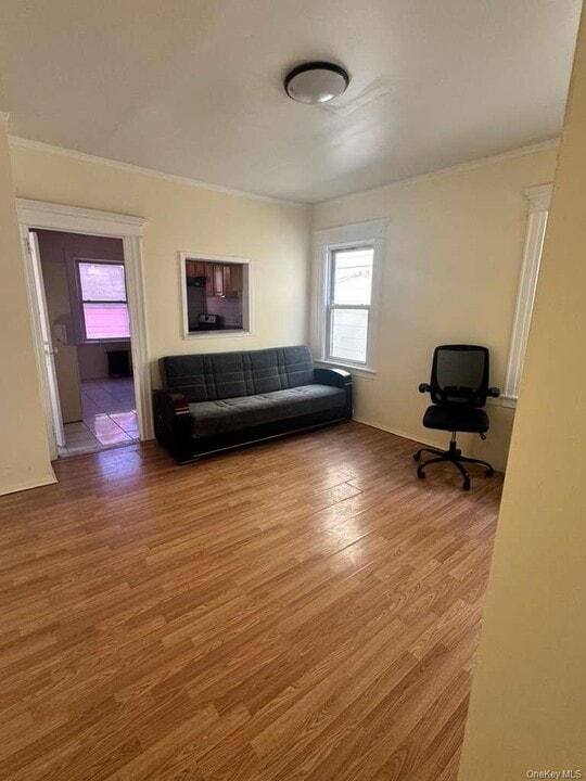 88-11 185th St in Queens, NY - Building Photo