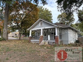 400 E Gudgell Ave in Independence, MO - Building Photo