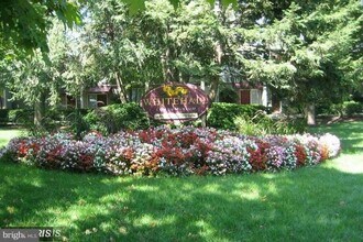 8315 N Brook Ln in Bethesda, MD - Building Photo - Building Photo