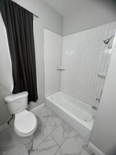 1628 N Calvert St-Unit -Apt 3 in Baltimore, MD - Building Photo - Building Photo