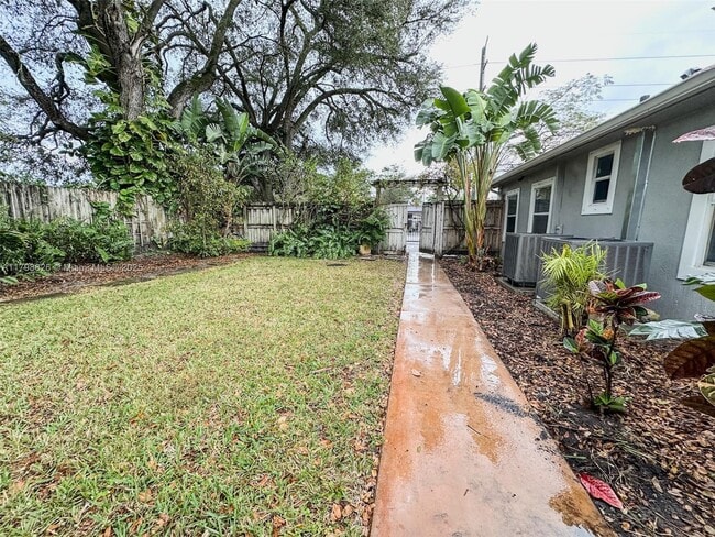 2815 NW 88th St in Miami, FL - Building Photo - Building Photo