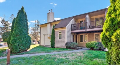 5 Little Oak Ln in Rocky Hill, CT - Building Photo - Building Photo