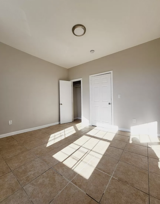 130 Wilkinson Ave, Unit 2 in Jersey City, NJ - Building Photo - Building Photo