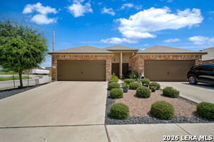 1100-1102 Stanley Wy in Seguin, TX - Building Photo