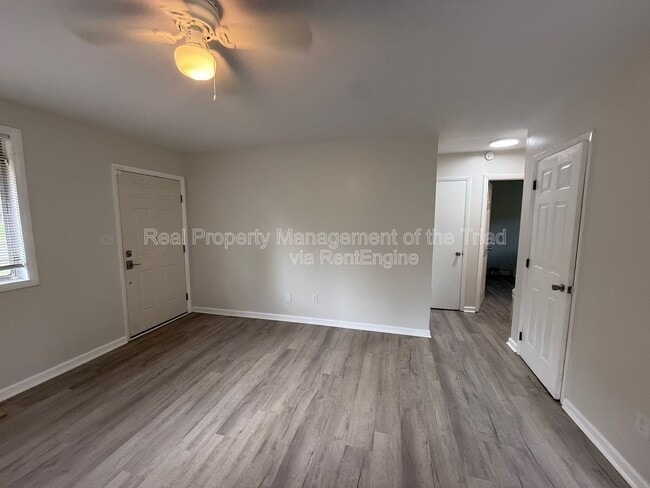 1415 Comstock Ln in Greensboro, NC - Foto de edificio - Building Photo