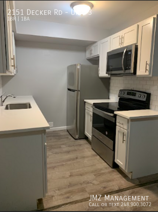 2151 Decker Rd in Walled Lake, MI - Building Photo